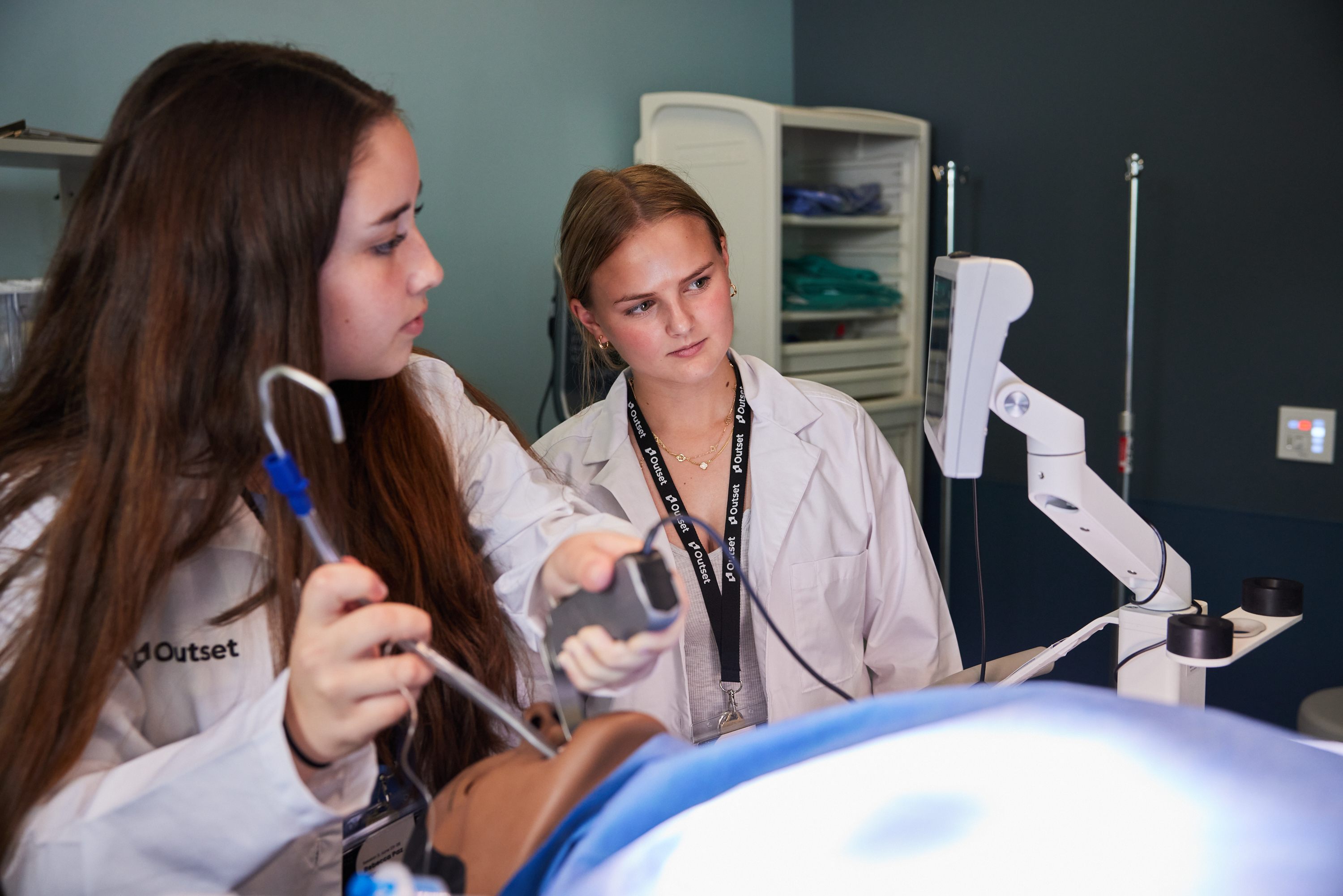 Do I Have What it Takes to be a Doctor? A Guide for High Schoolers
