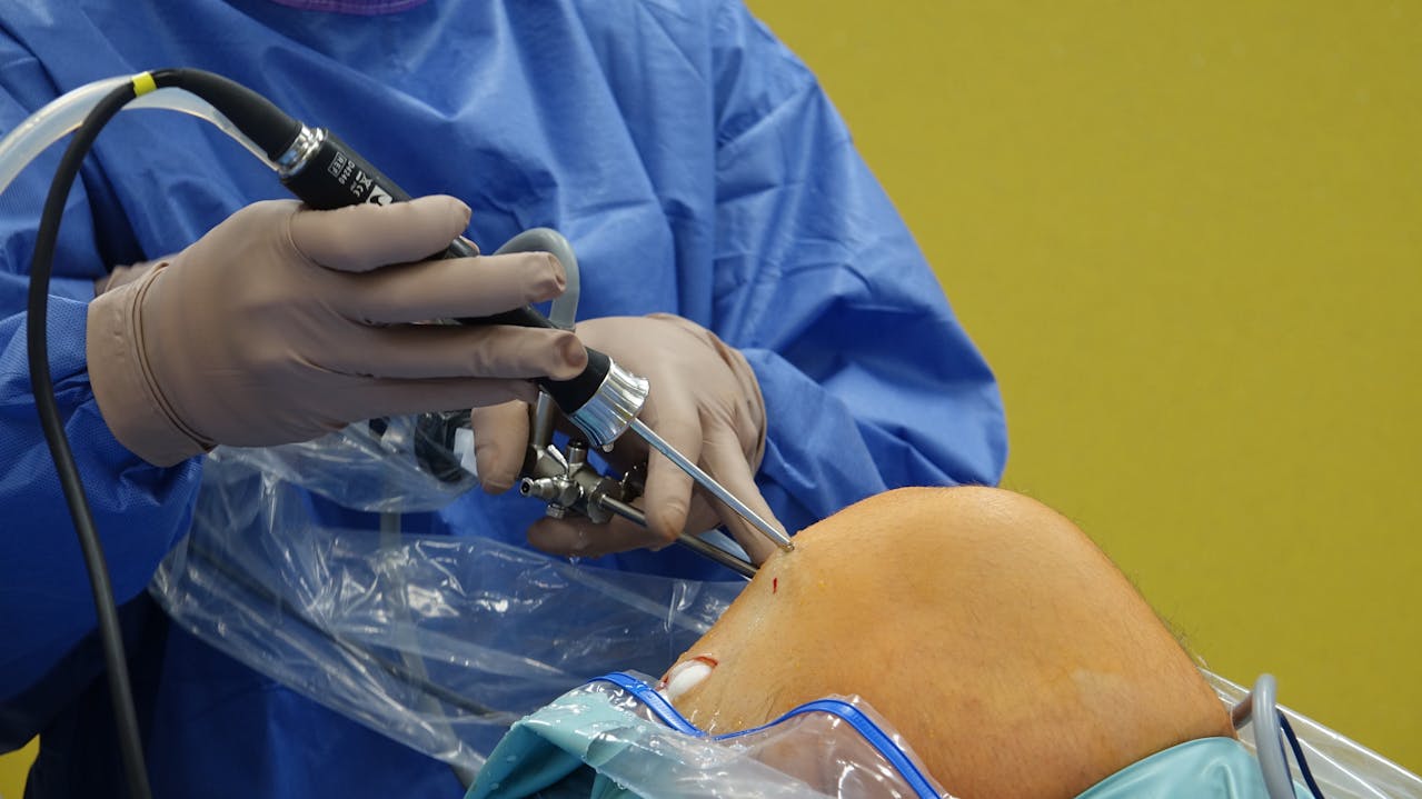 How to Become an Orthopedic Surgeon: A Guide for Teens